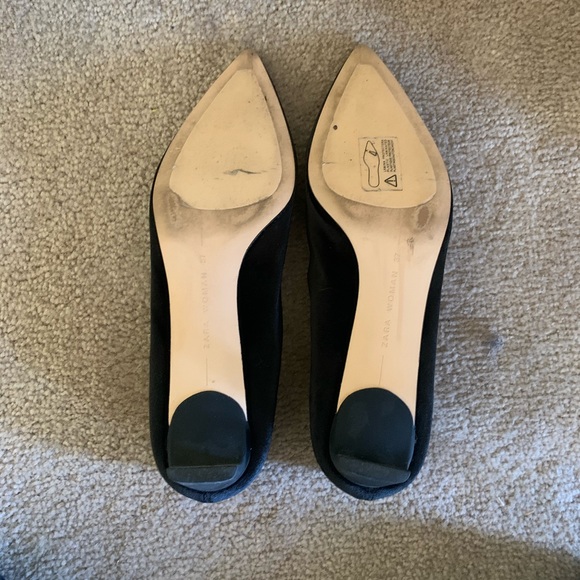 Like new- zara velvet kitten heels - Picture 3 of 3